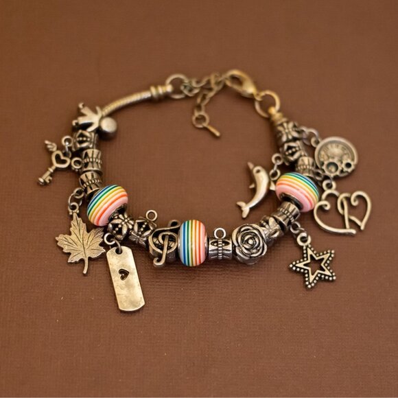 8 inch, Vintage Rainbow Variety Lovely Charm Bracelet - U30 - Picture 1 of 3